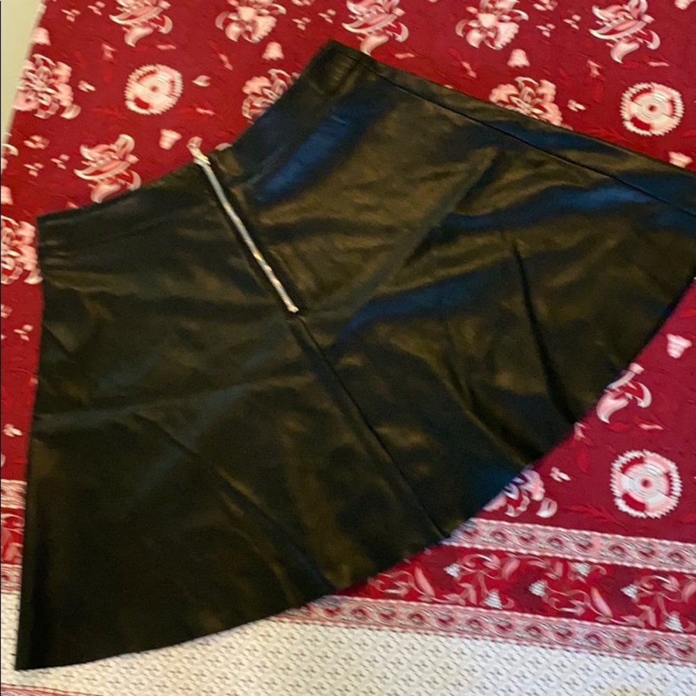 Leather type skirt mini